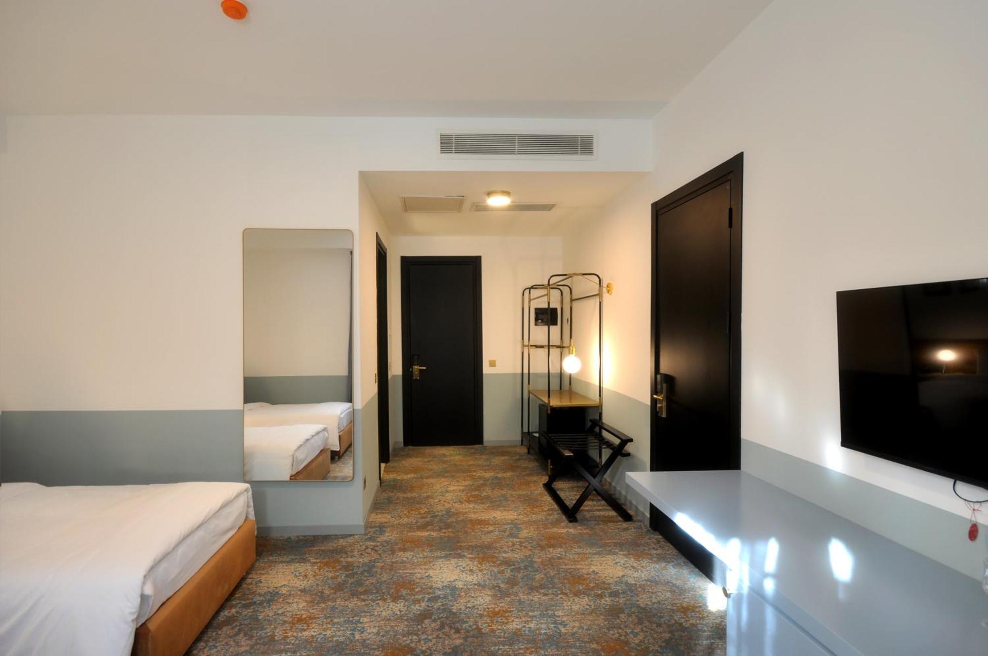 Castor & Pollux Hotel Tbilisi Exterior foto